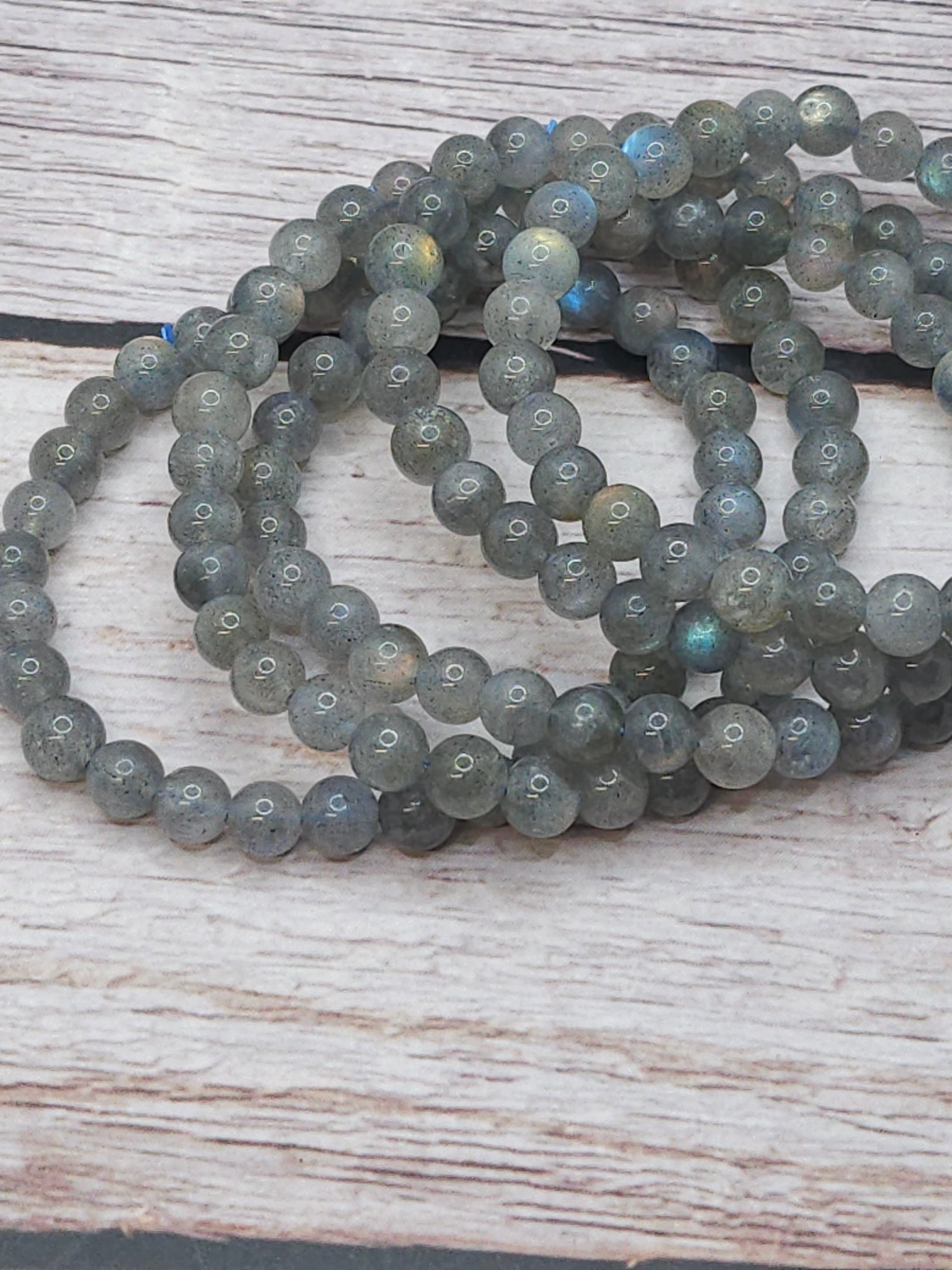 Comment associer plusieurs bracelets en pierres naturelles ?