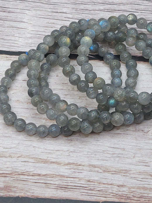 Comment associer plusieurs bracelets en pierres naturelles ?