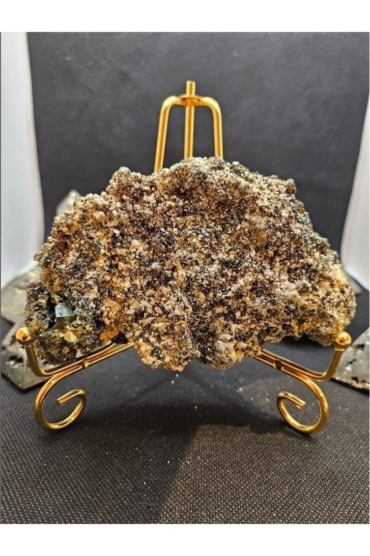 Spécimen en Pyrite Naturelle avec Socle en Métal - L'Éclat de la Prospérité - Kumari Legacy