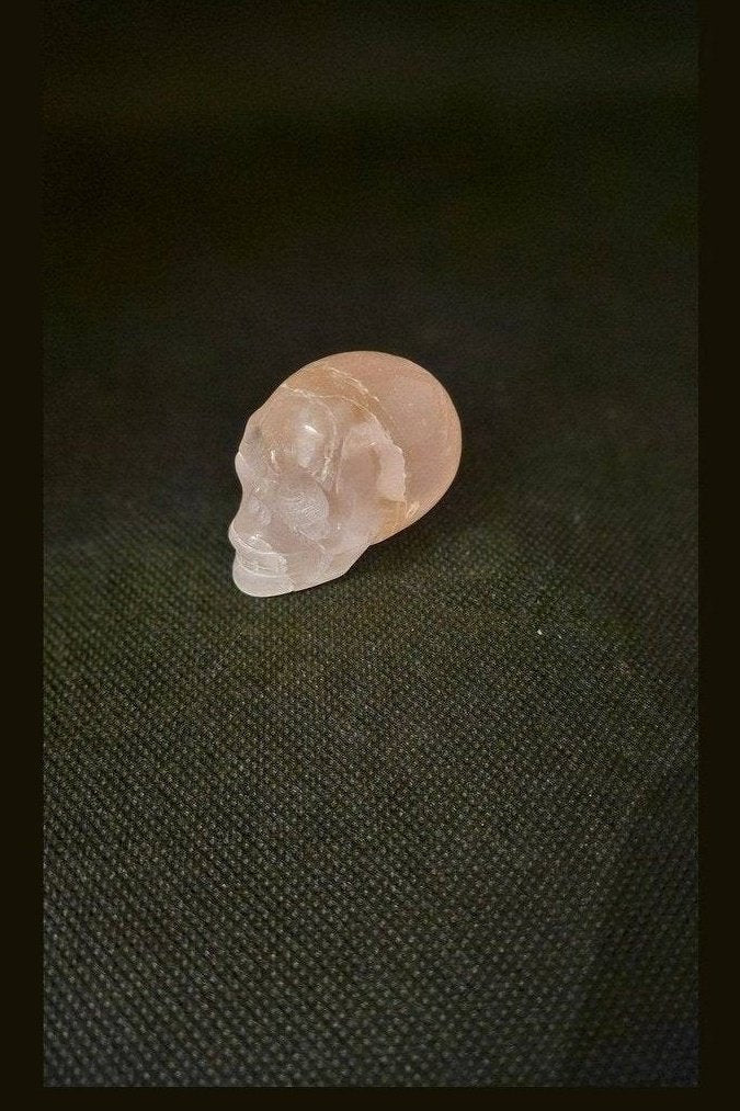 Crâne en Quartz Rose Naturelle de 4.5 cm - Amour et Guérison - Kumari Legacy