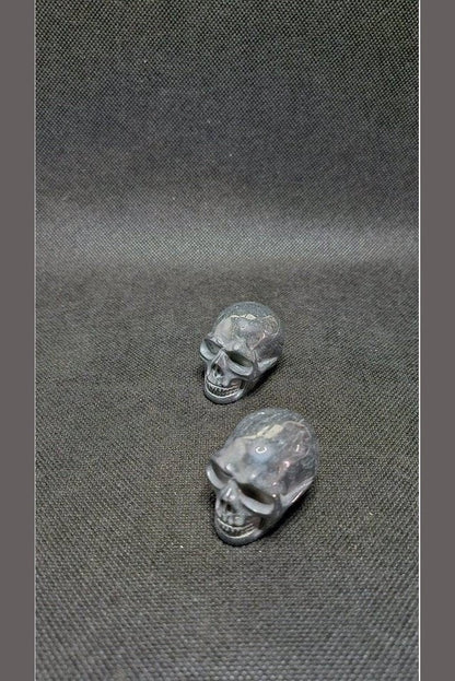 Crâne en Hématite Naturelle - Force et Ancrage -décoration crâne en pierre naturelle - Kumari Legacy