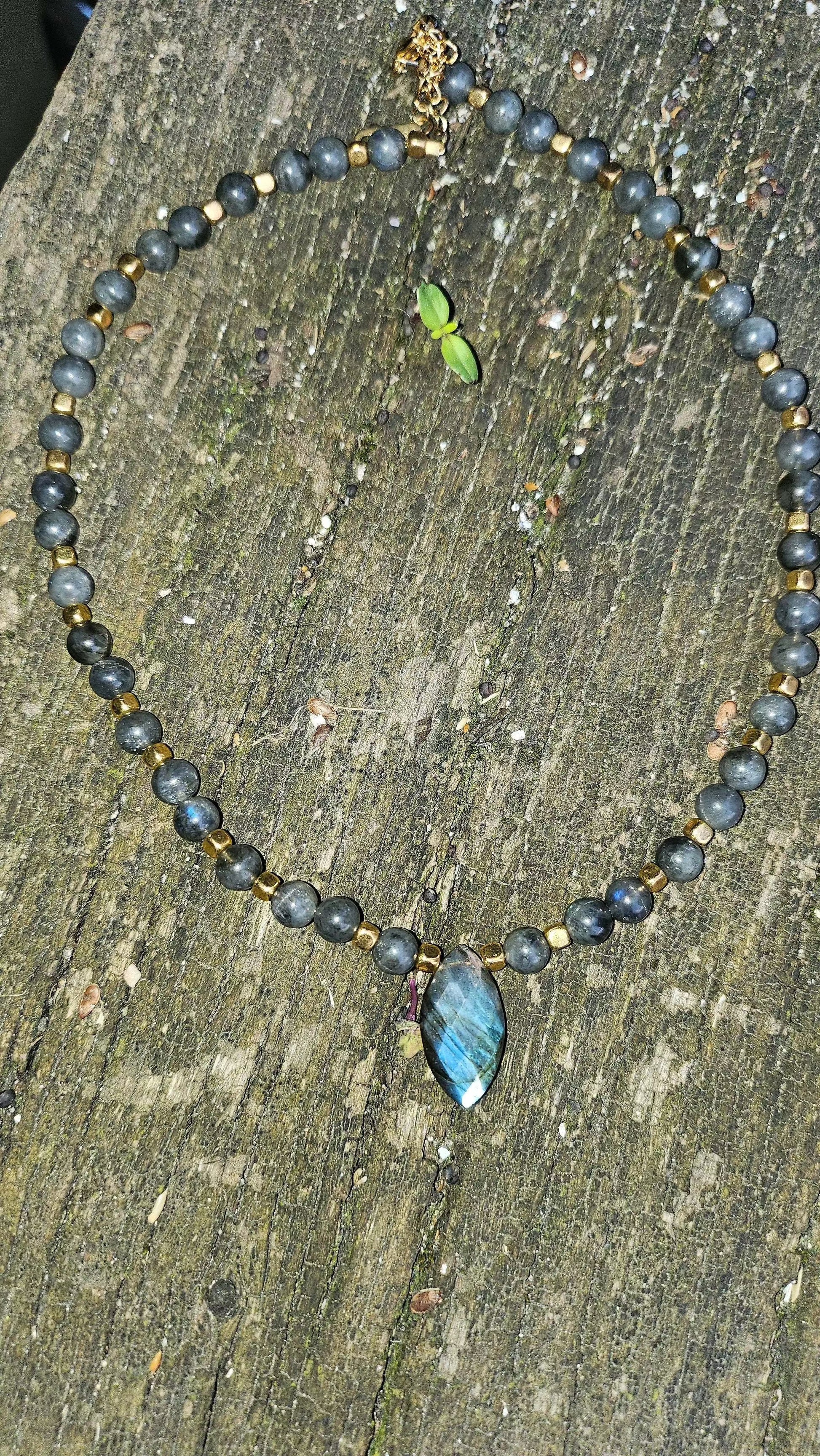 Collier Enchantée en Labradorite - Bijoux de qualité supérieure | BoutcollierKumari Legacyen Labradorite - Bijoux de qualité