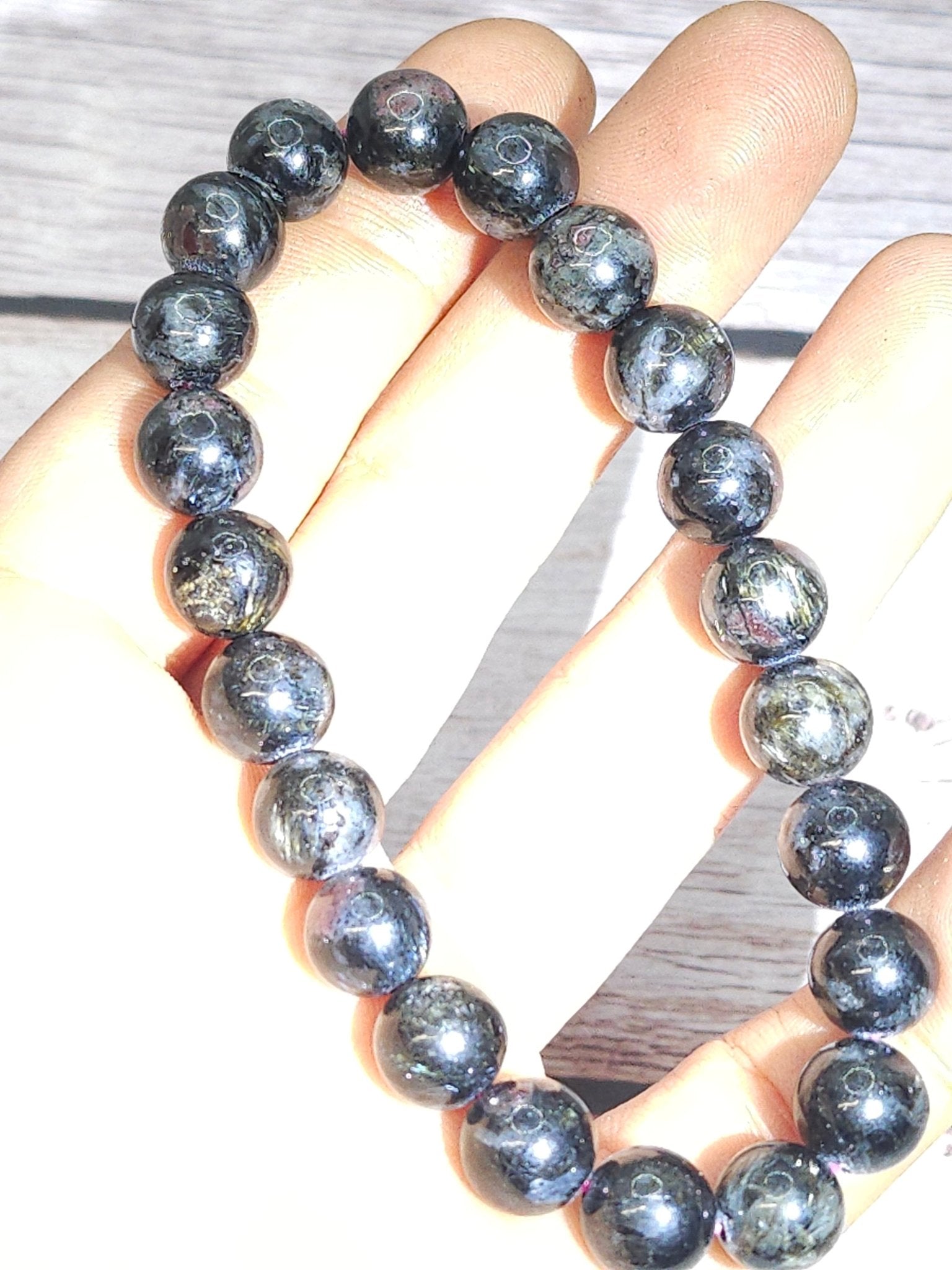 Bracelet Arfvedsonite & Grenat 8mm - Kumari Legacy