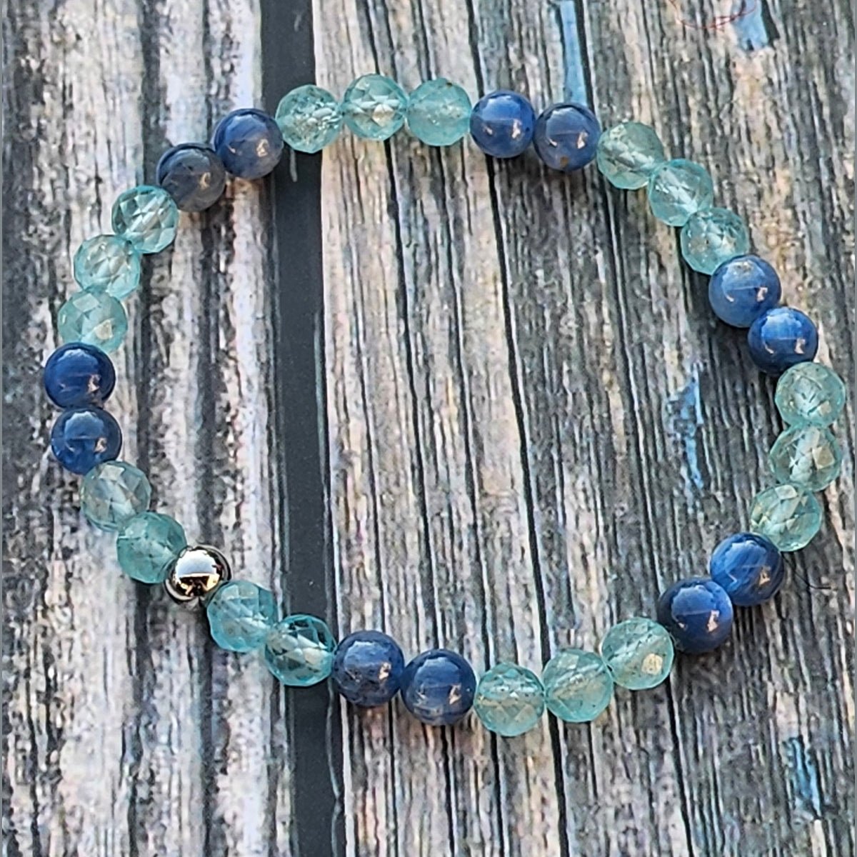 Bracelet Cyanite bleue & Topaze facettée – 6mm - Kumari Legacy
