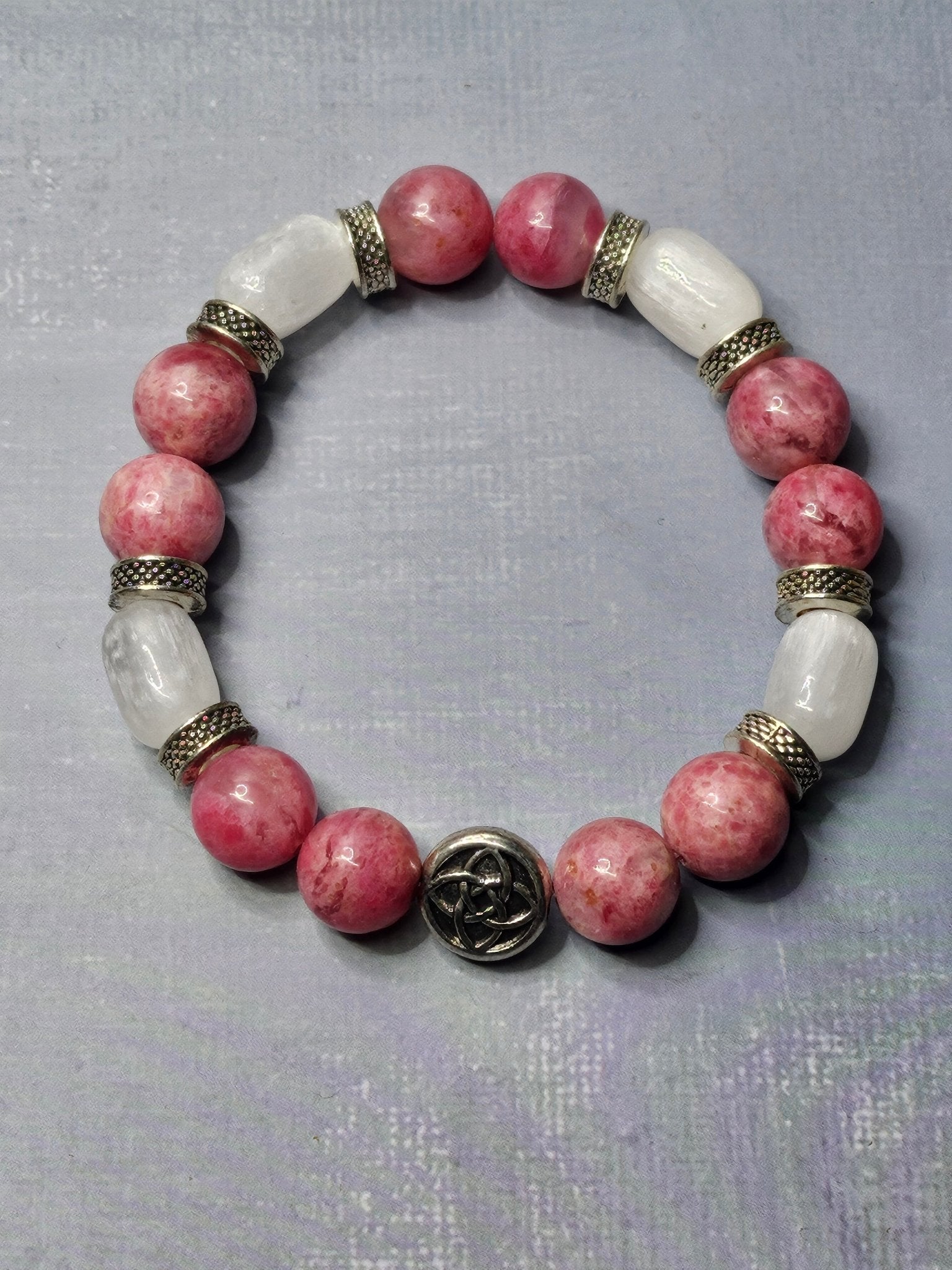 Bracelet “Eirene” – Sélénite & Rhodonite – Sur mesure - Kumari Legacy