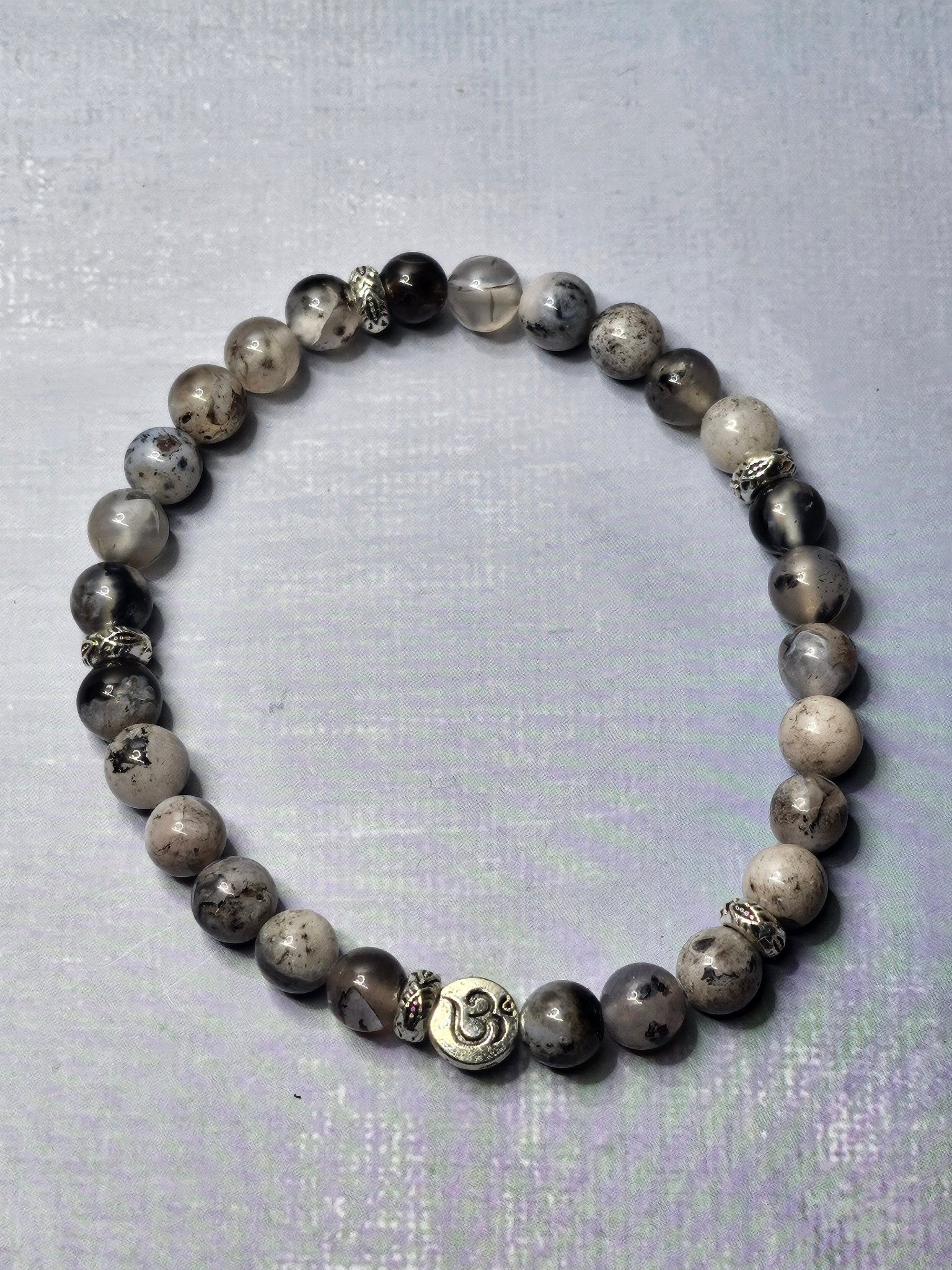 Bracelet “Nyx” – Agate Fleur Noire 6 mm – Sur mesure - Kumari Legacy