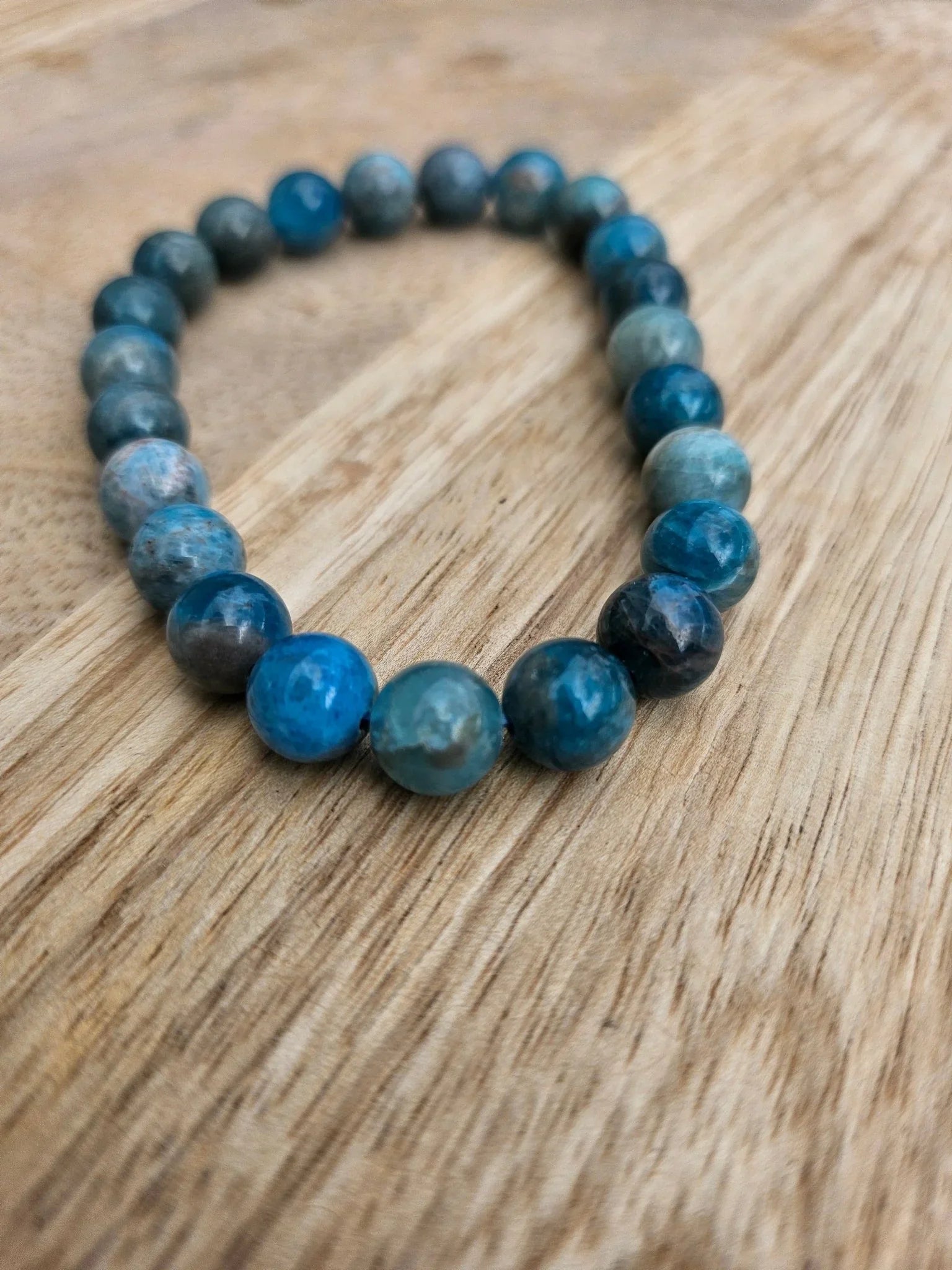 Bracelet “Thalassa” – Apatite bleue 8 mm – Sur mesure - Kumari Legacy