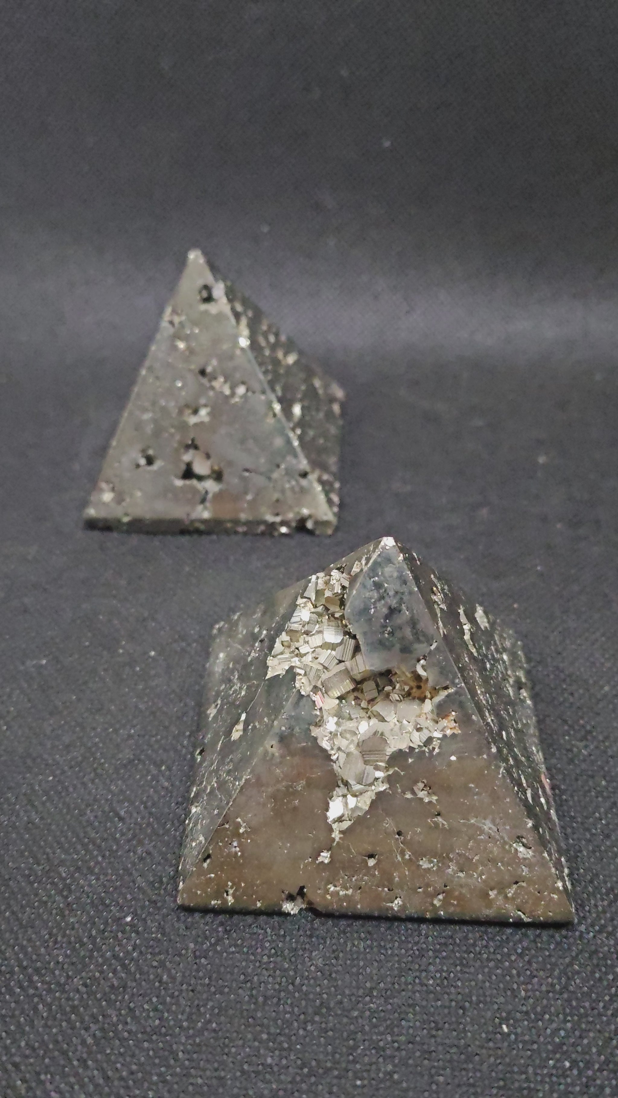 Pyramide en Pyrite Naturelle - Abondance et Protection Taille L