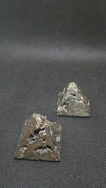 Pyramide en Pyrite Naturelle - Abondance et Protection Taille L