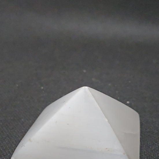Pyramide en Sélénite Naturelle - Cristal de Guérison et d'Harmonisation