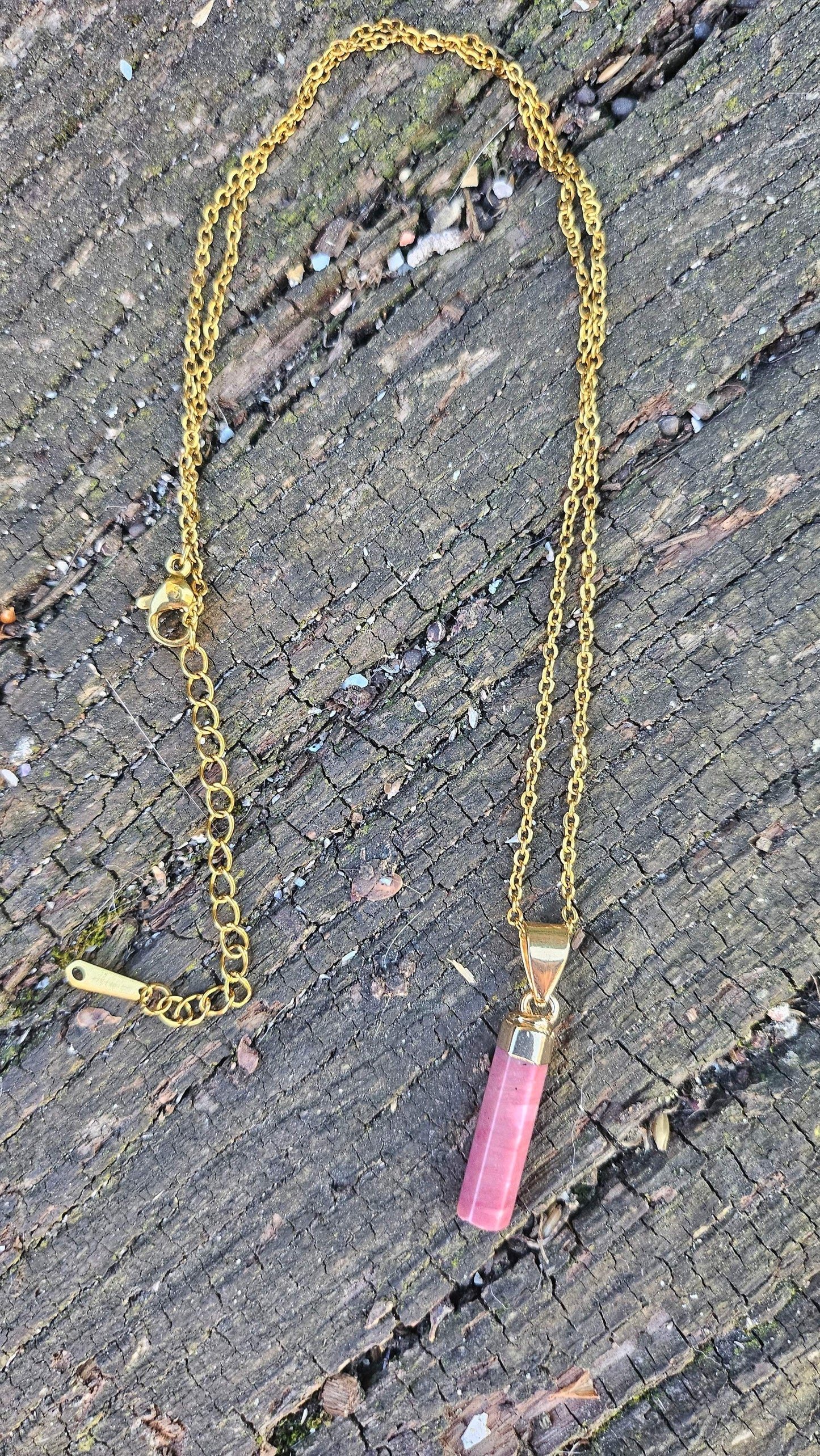 Collier "Stick" en Rhodonite - Élégance et Guérison Émotionnelle