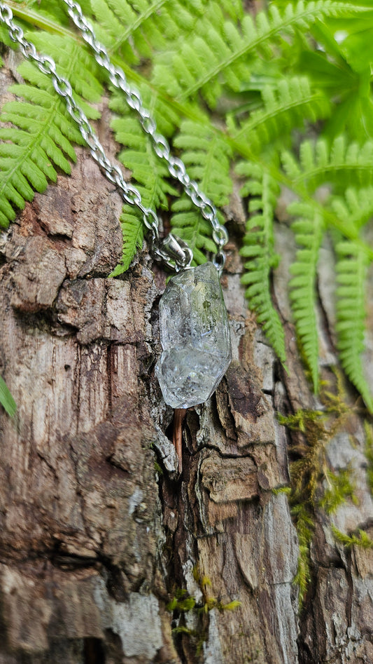 Pendentif Diamant Herkimer - Un bijou étincelant pour sublimer votre décolleté