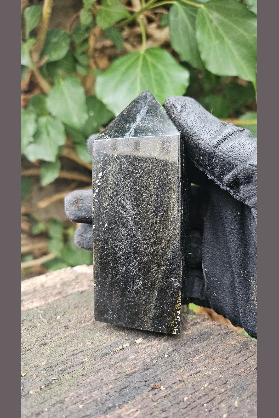 Obelisk aus natürlichem Obsidian – Tellurische Kraft und intensiver Schutz
