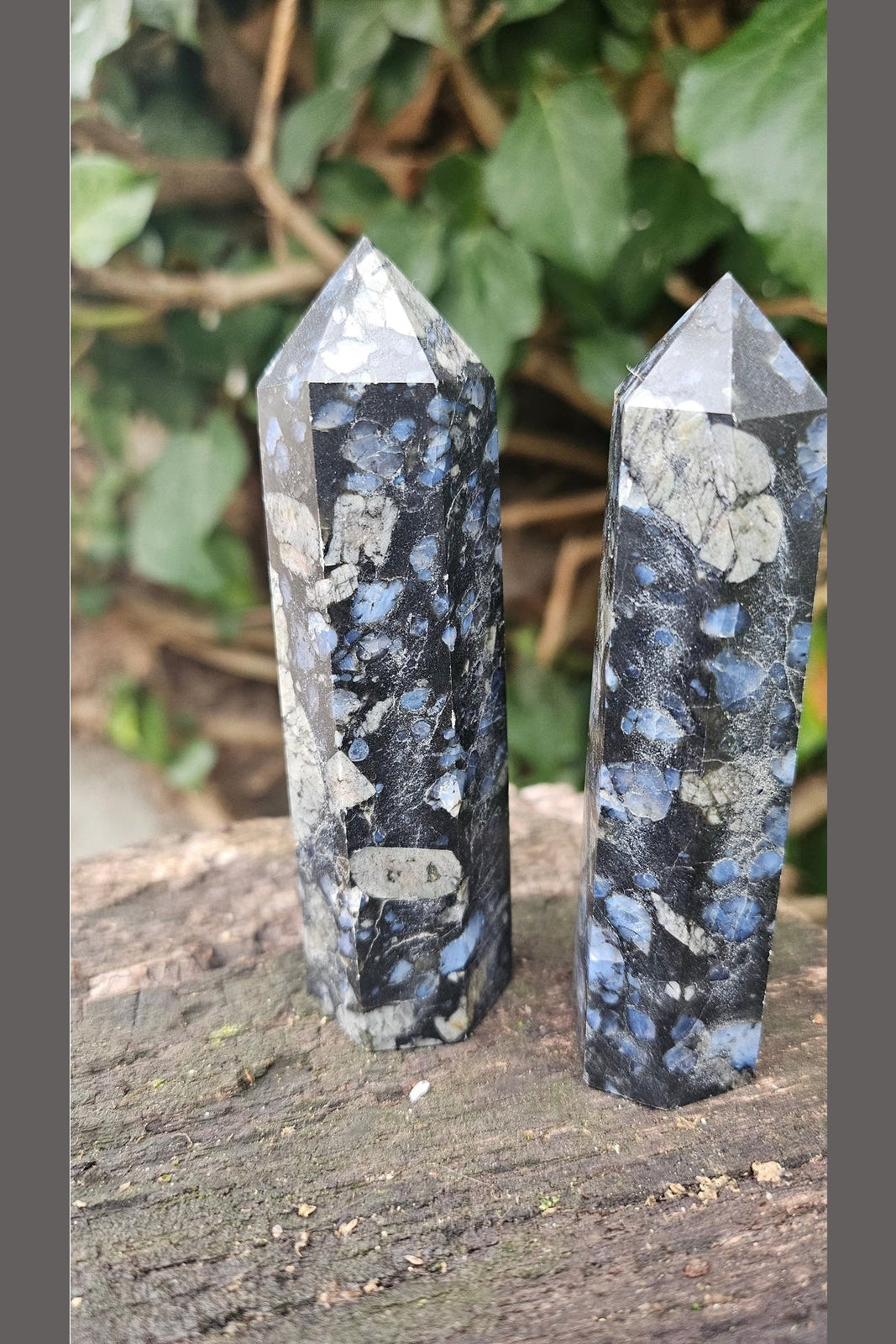 Lianite Obelisk - Mineral Elegance and Celestial Energies