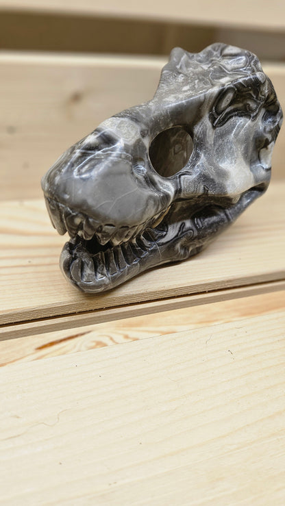 Crâne de Dinosaure en Jaspe Fossile - Sculpture taillée à la main