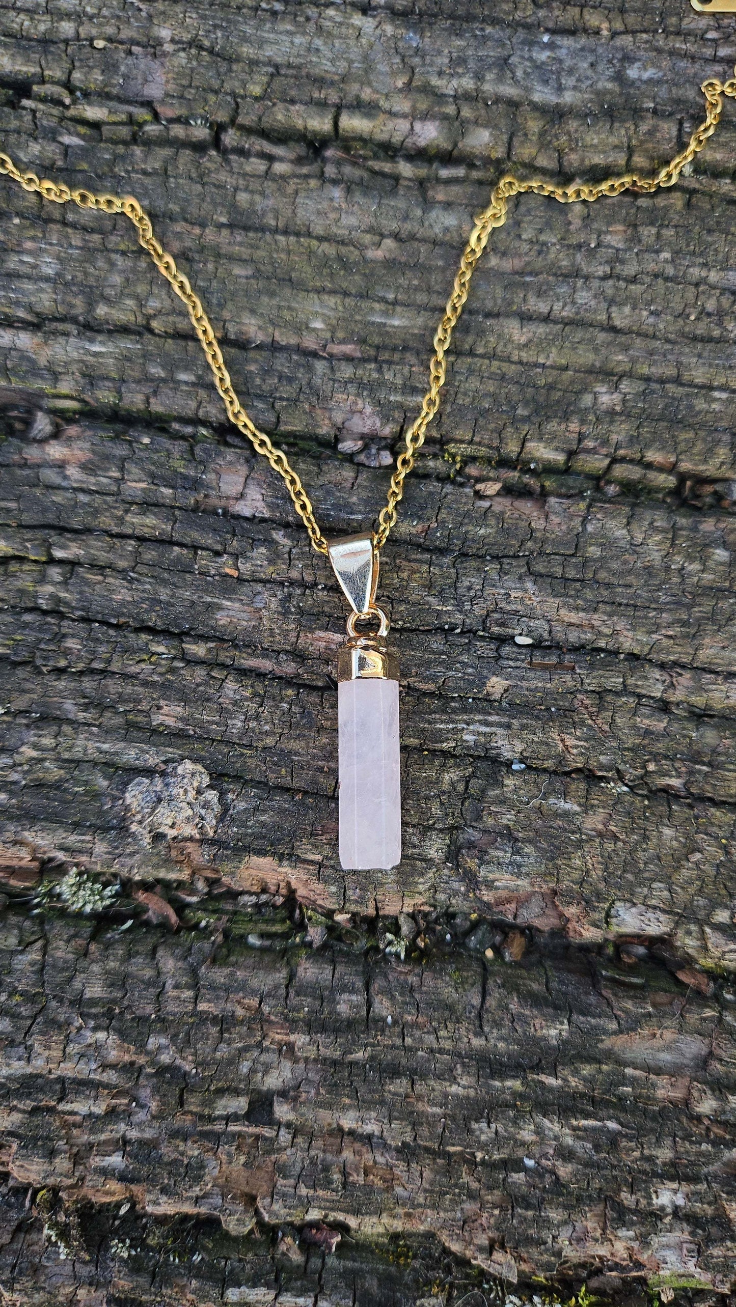 Collier "Stick" en Quartz Rose  - Élégance Douce et Amour Inconditionnel