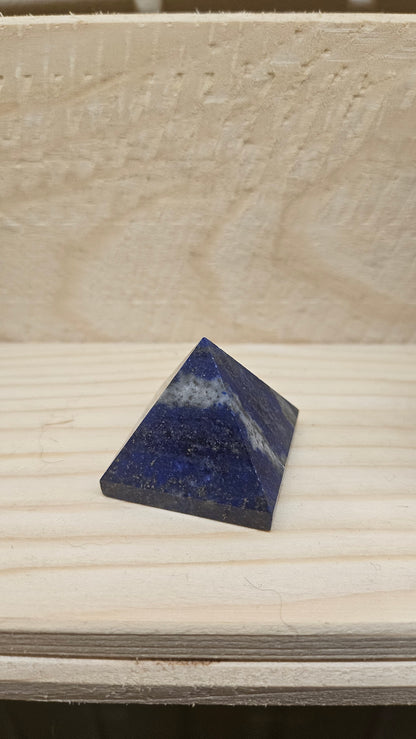 Pyramide en Lapis Lazuli - Élégance Intemporelle