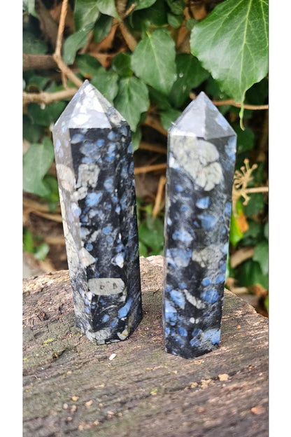 Lianite Obelisk - Mineral Elegance and Celestial Energies