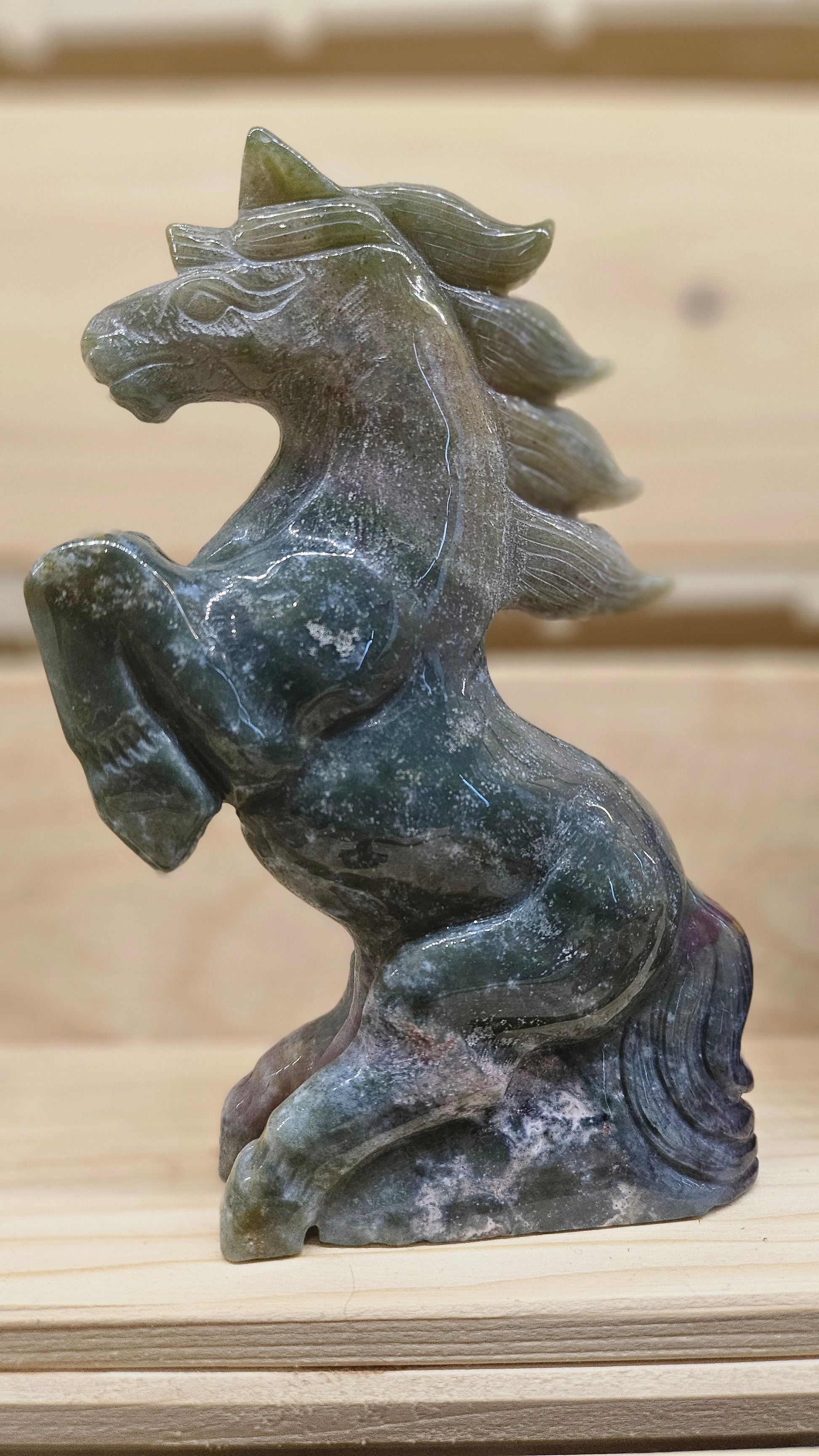 Licorne en Jaspe Océan Taillée à la Main - Sculpture d'Artisanat Unique
