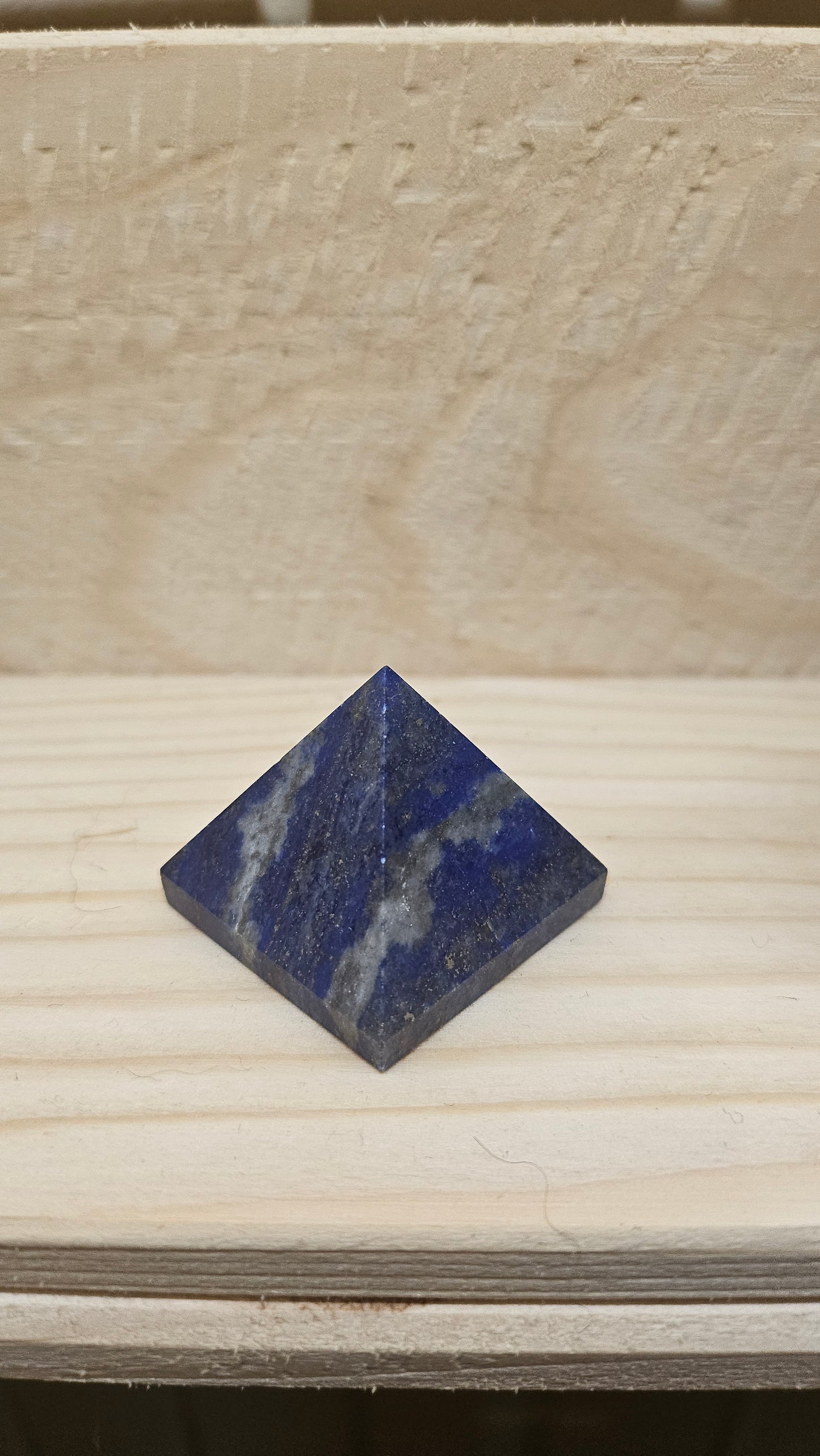 Pyramide en Lapis Lazuli - Élégance Intemporelle