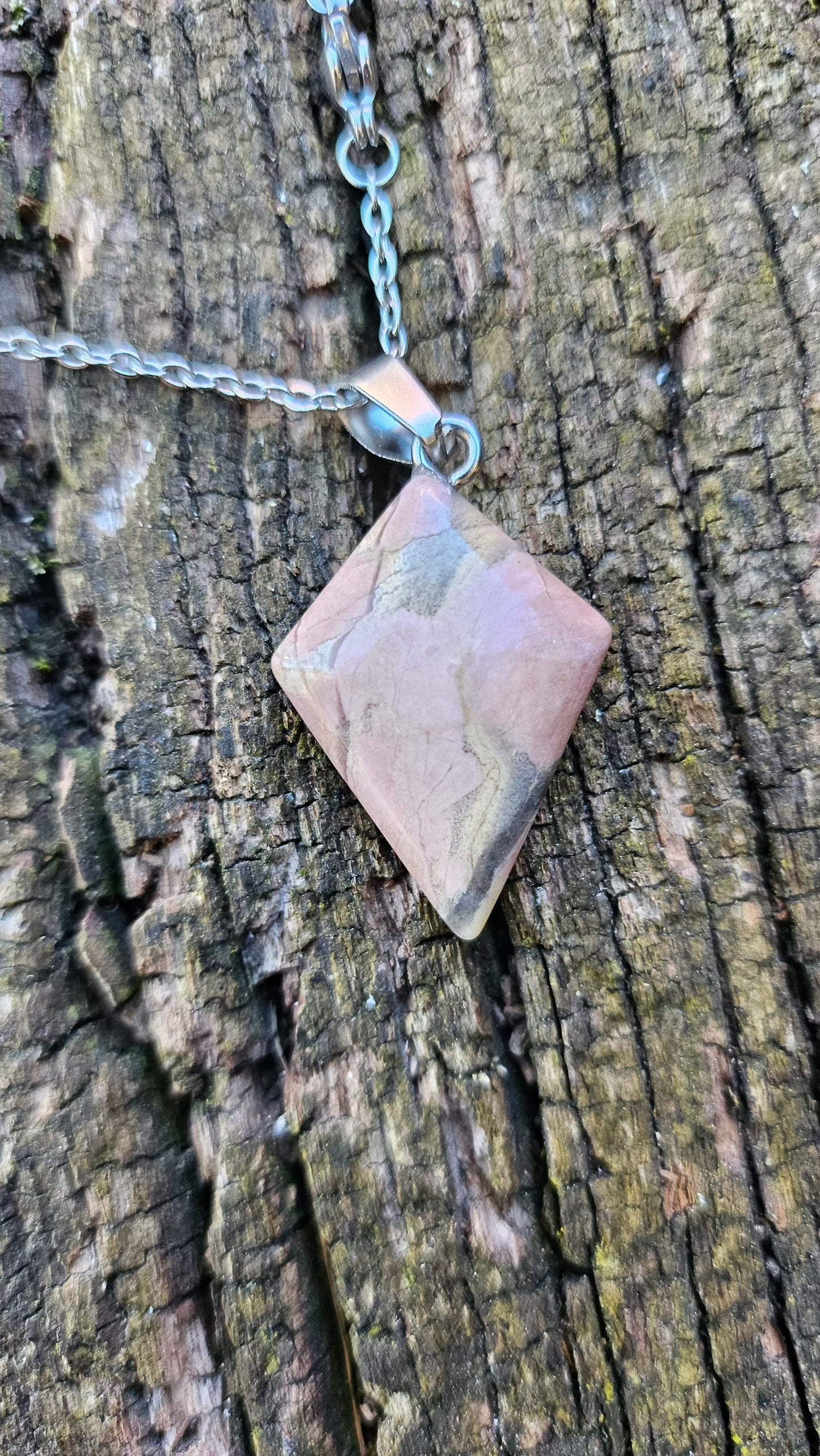 Collier "Losange" en Rhodonite - Chaîne en Acier Inoxydable