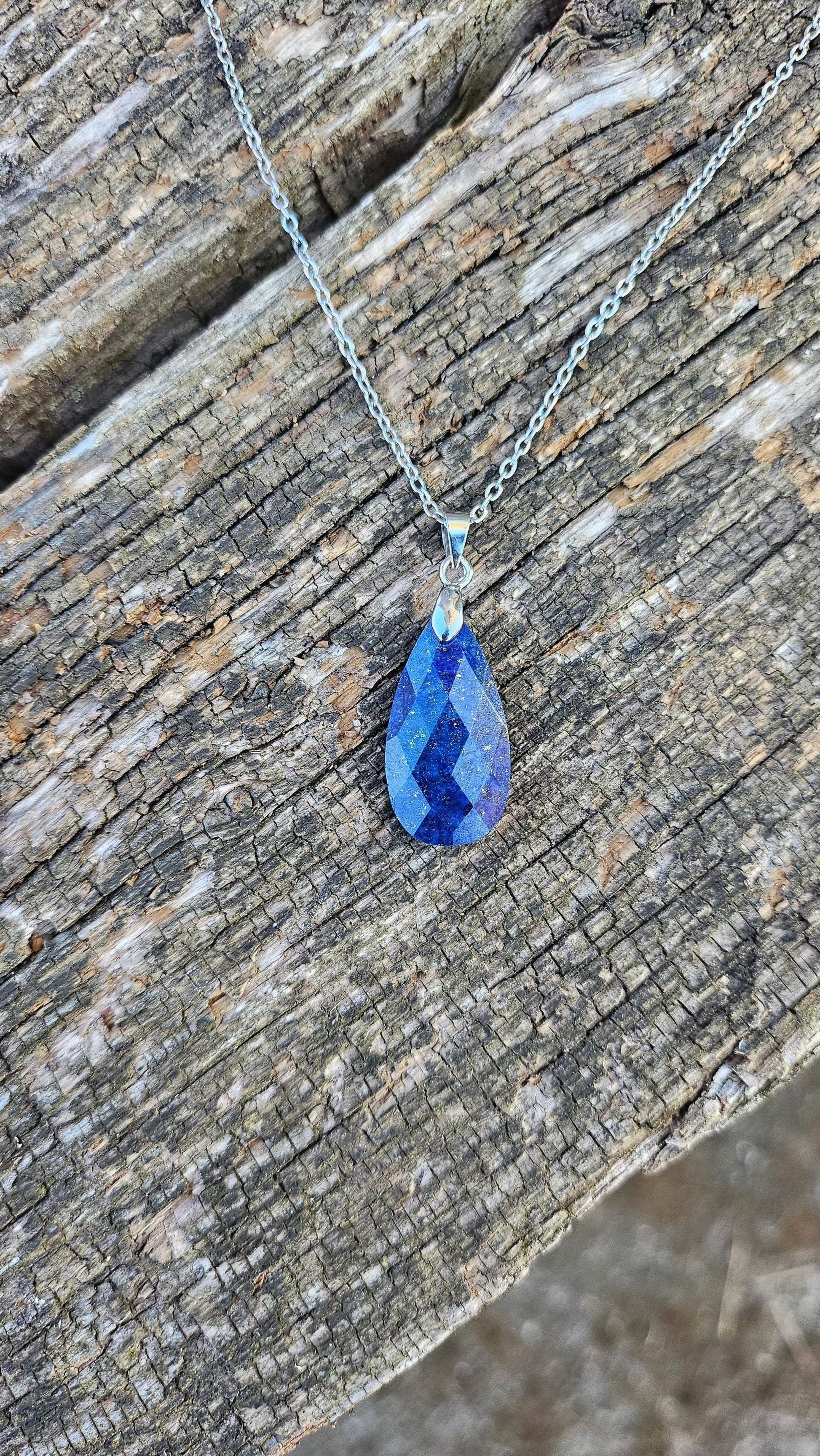 Collier "Gouttes Facettées" en Lapis Lazuli - Chaîne en Acier Inoxydable GOLD