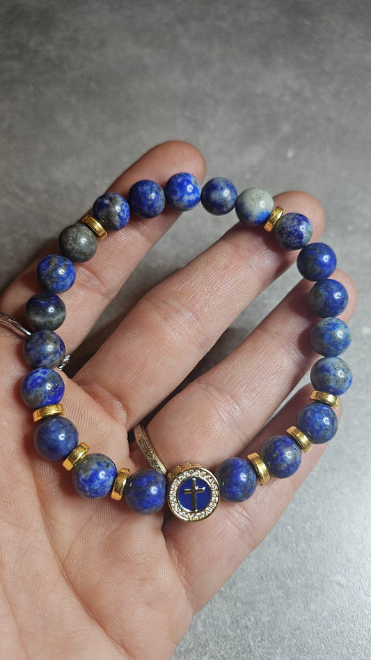 Bracelet en Lapis Lazuli avec Breloque Croix - Élégance Spirituelle