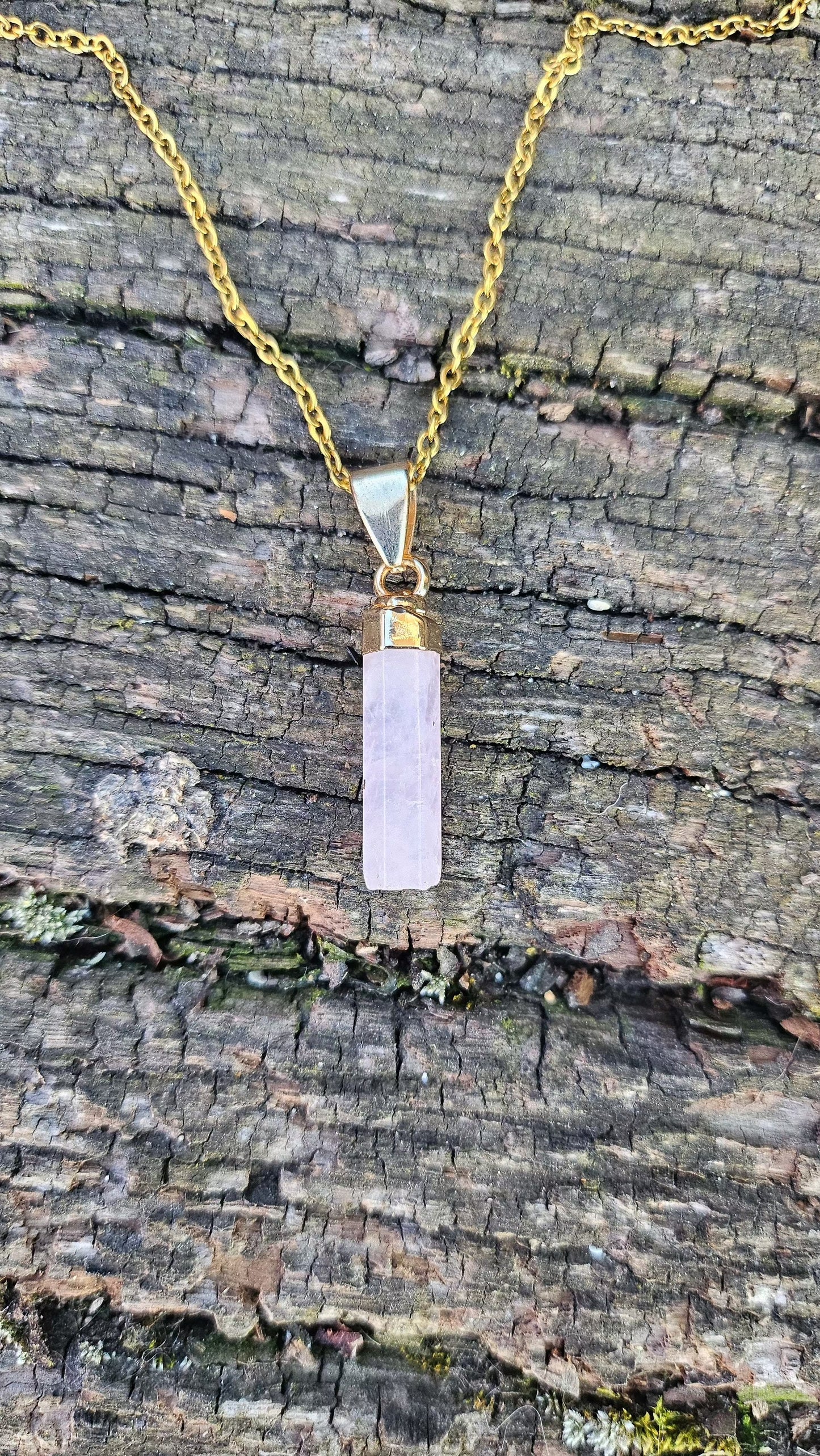 Collier "Stick" en Quartz Rose  - Élégance Douce et Amour Inconditionnel