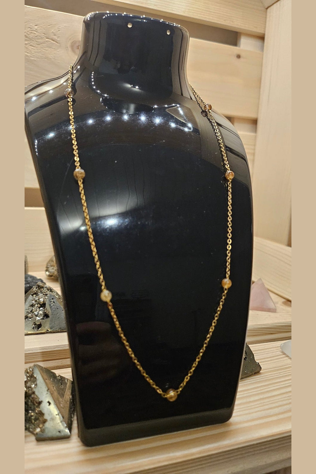 Collier Perles Quartz Rutile d'Or Naturelle - Élégance Dorée et Énergie Vibrante

