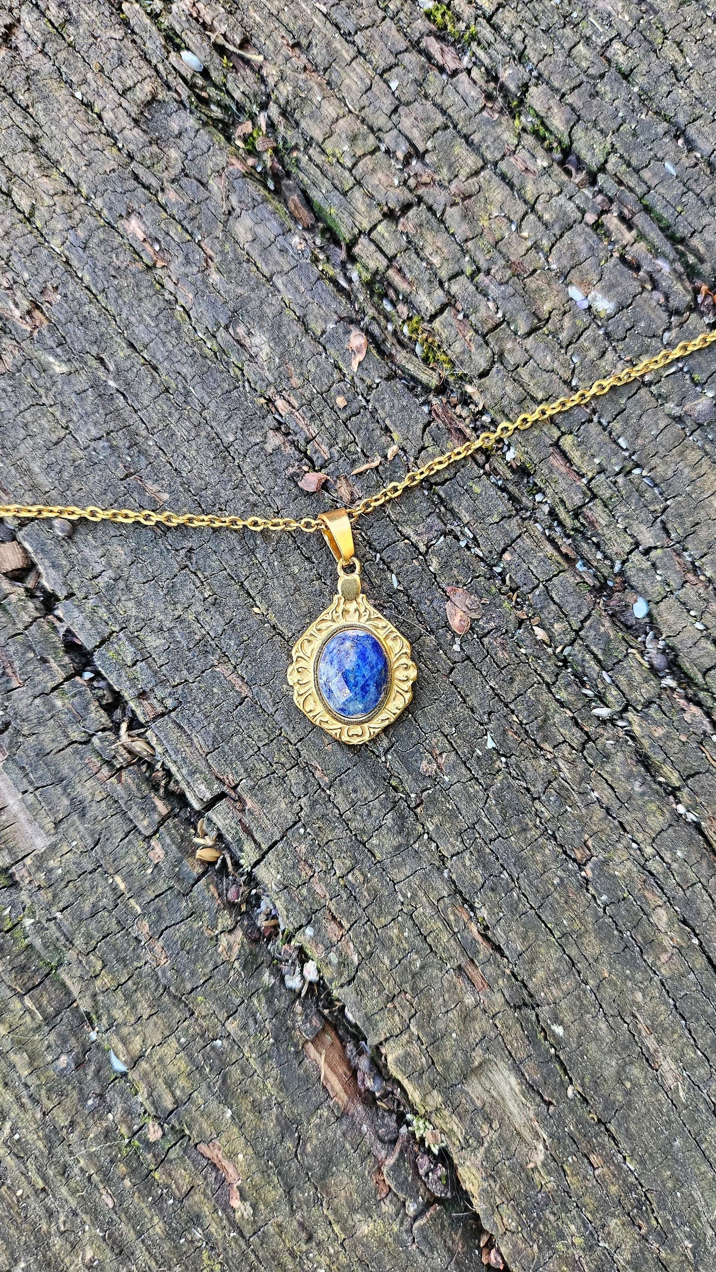 Pendentif "Médaillon sacré" en Lapis Lazuli - Harmonie Spirituelle et Énergie Positive gold